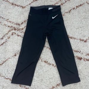 Black Nike Pro Capris, Women’s XS, mesh accent on back calf